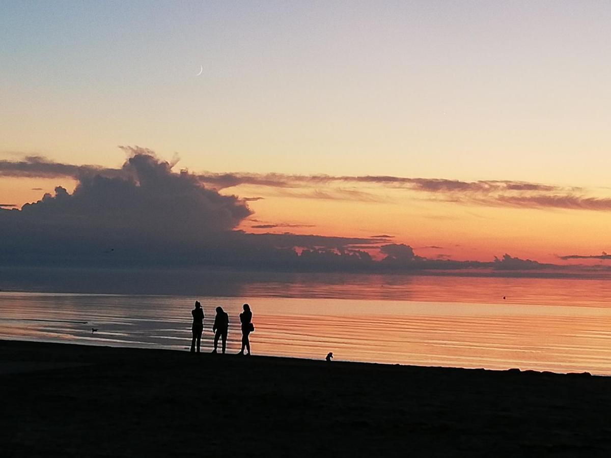 15 Minutes From The Beach And City Center 7 Minutes From The Airport Рига Экстерьер фото